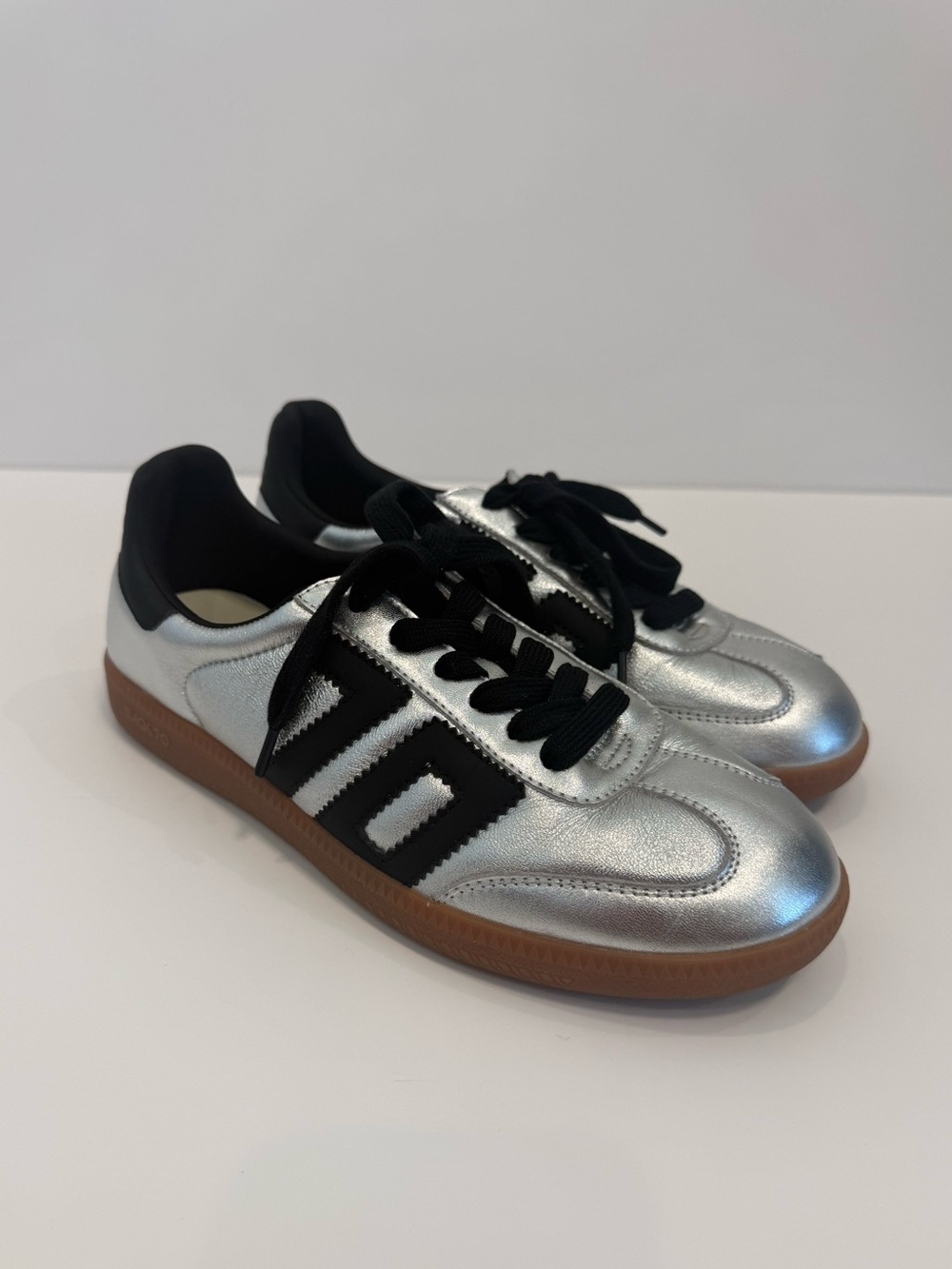 Back 70 Women’s Metallic Silver Sneakers with Black 39/8 Streetwear Casual